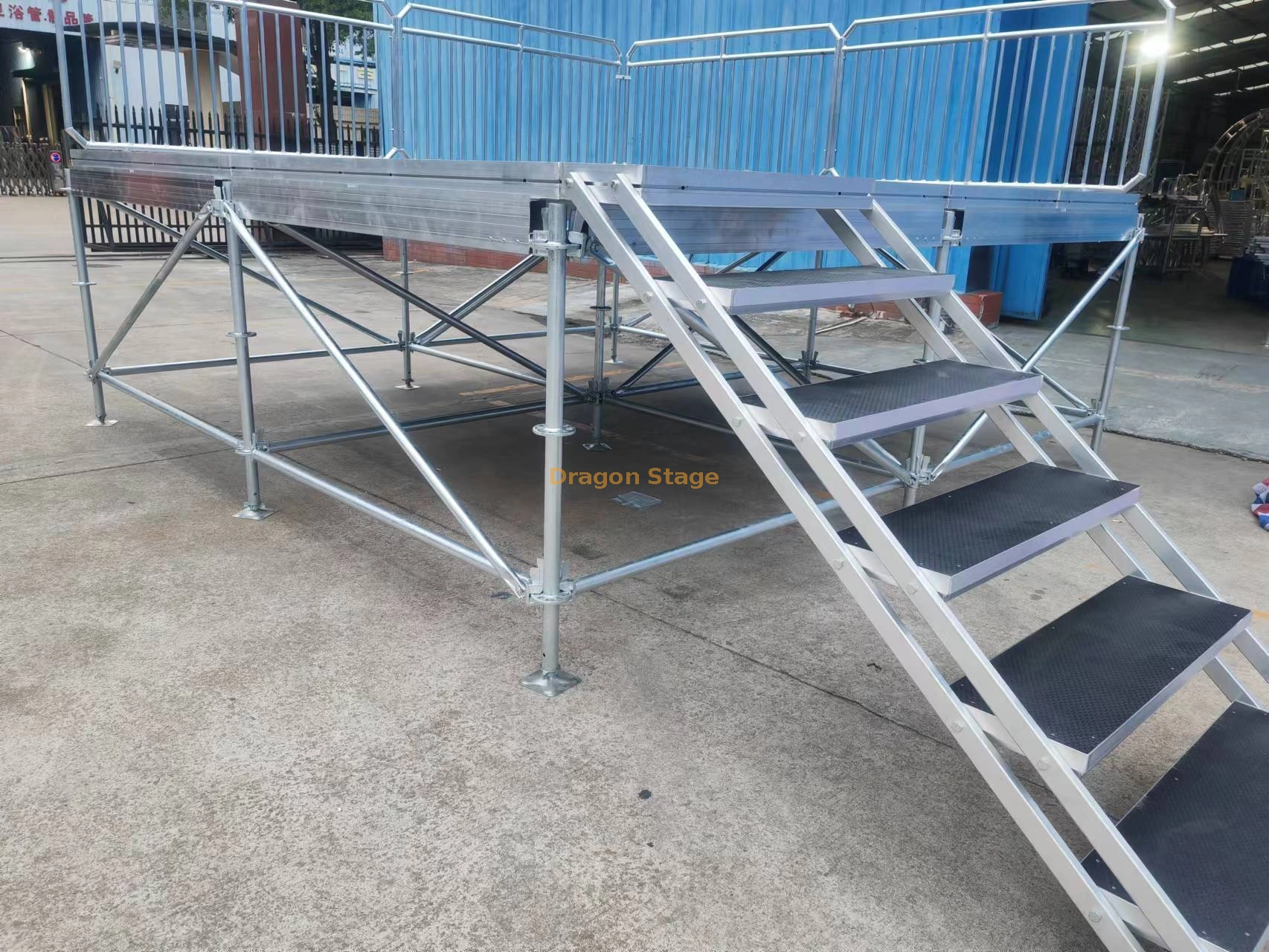 Escenario-truss-de-capa-port&aacute;til-movible-10x5m.webp