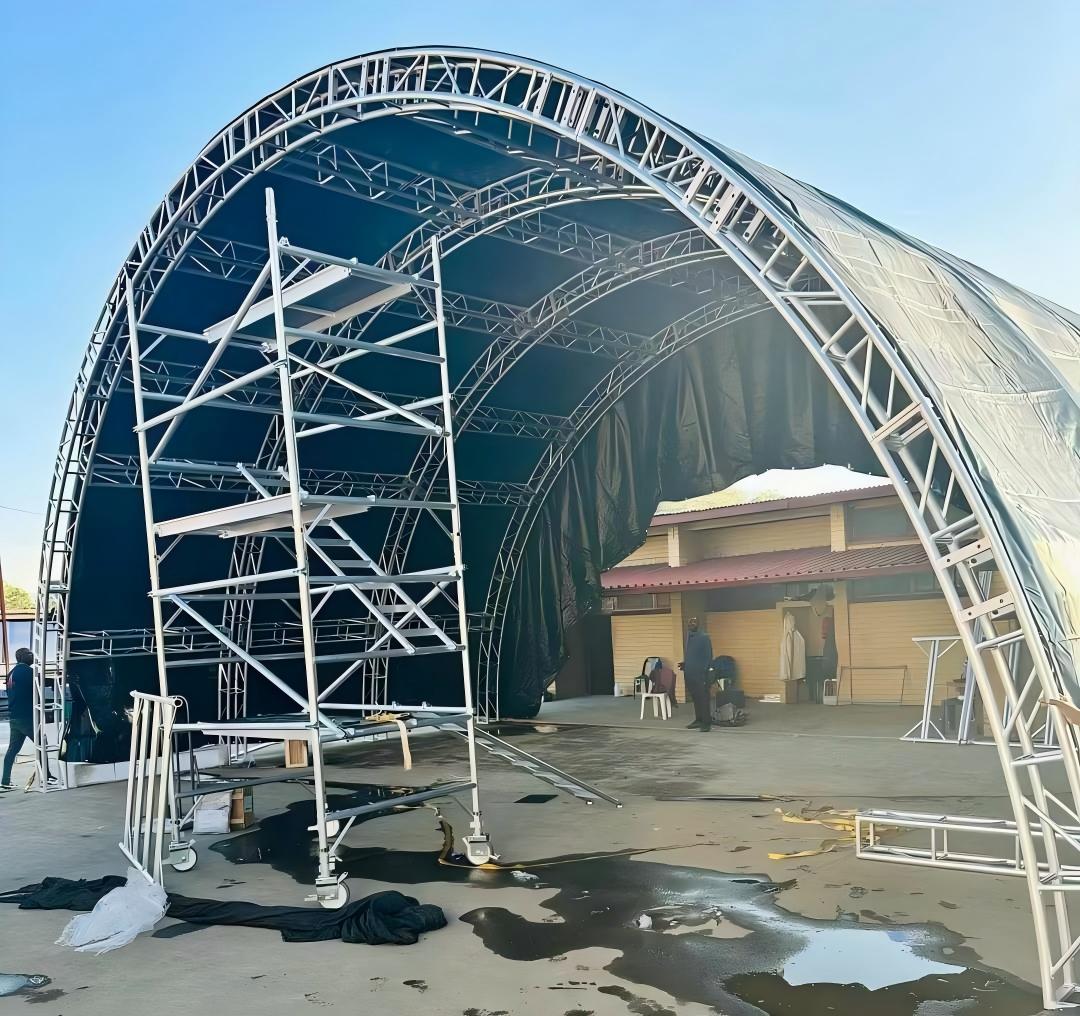 andamio m&oacute;vil para instalaci&oacute;n de armaz&oacute;n de c&uacute;pula.jpg
