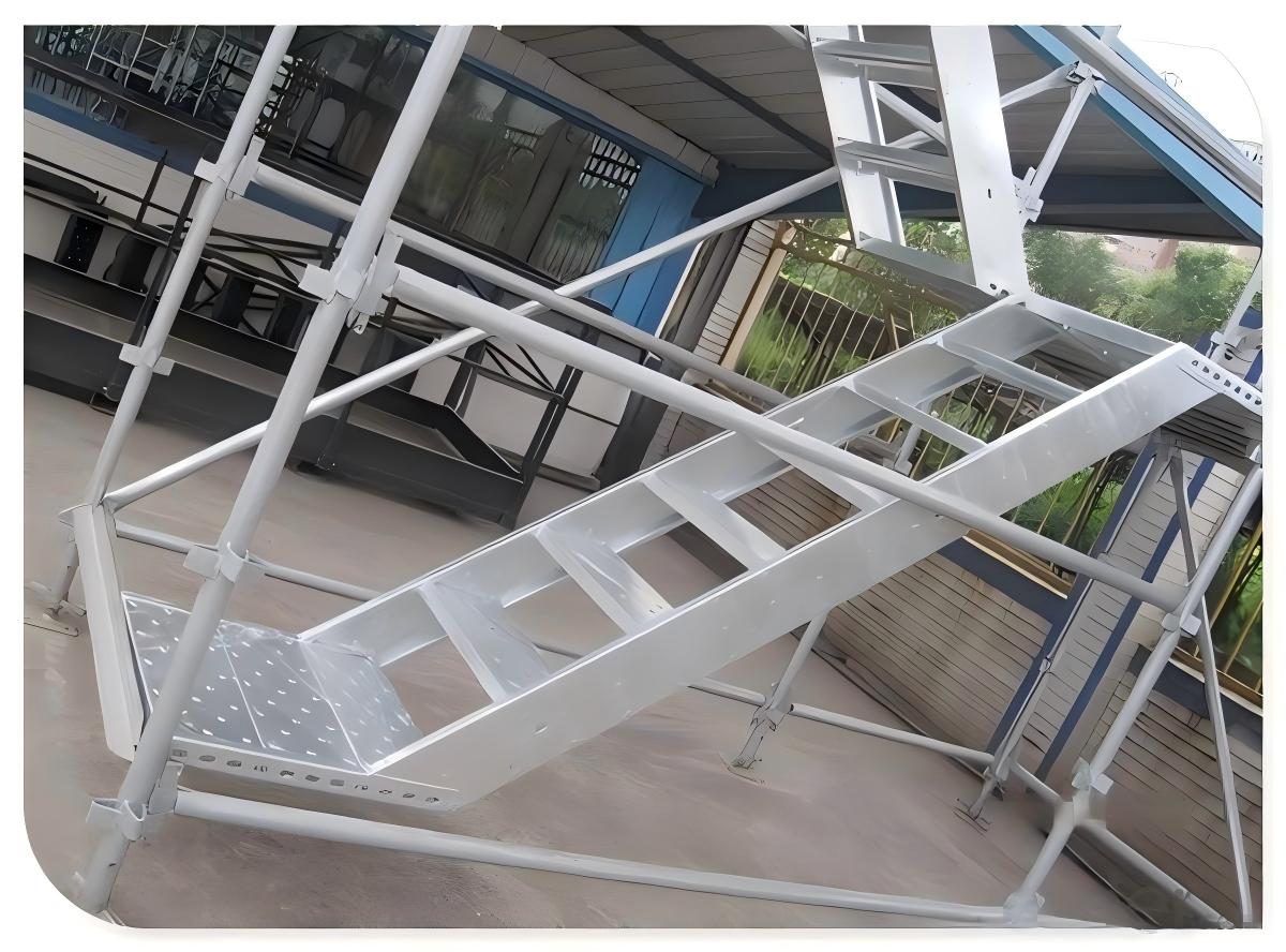 escaleras con escalones ringlock.jpg